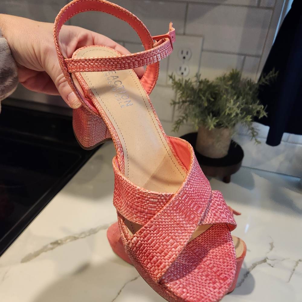 Kenneth Cole Reaction Reeva Pink Platform Sandals - Picture 6 of 7